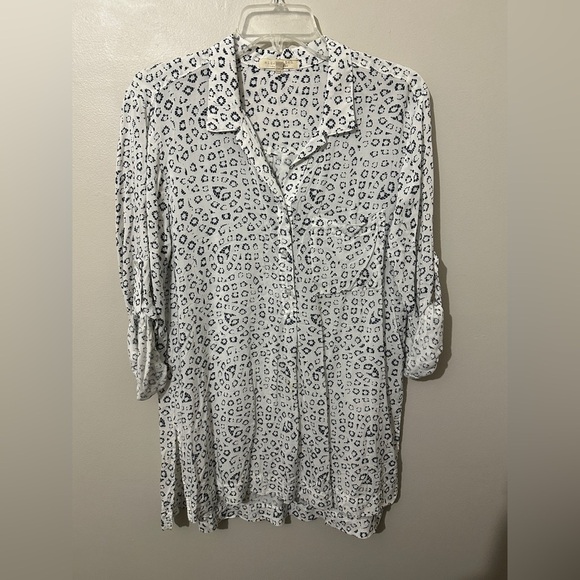 Side Stitch Tunic Womens Small‎ Animal Print Top Button Front Henley - Picture 1 of 10
